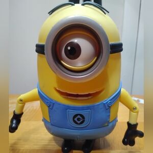 Despicable Me Minion Deluxe Talking Stuart Figure
